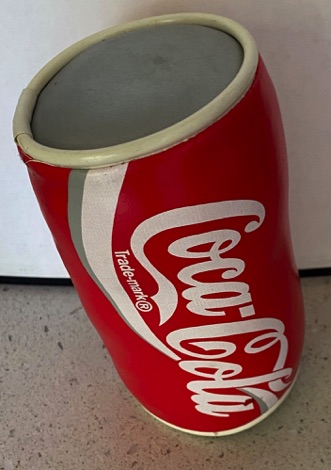 81188-1 € 3,00 coca cola knuffel in vorm van blikje.jpeg
